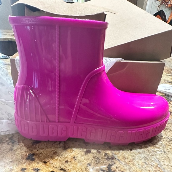 Woman’s Uggs size 8 - Picture 4 of 4